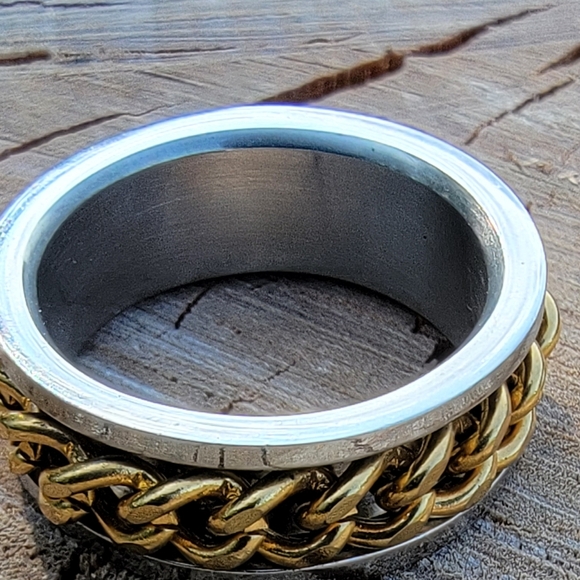 STAINLESS STEEL Men's Spinner Ring with gold-tone spinner chain. Size 8. - Picture 3 of 6